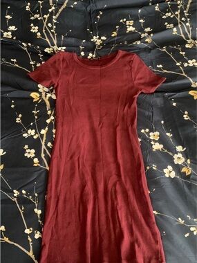 Brandy Melville Short-Sleeve Midi Dress in Burgundy
